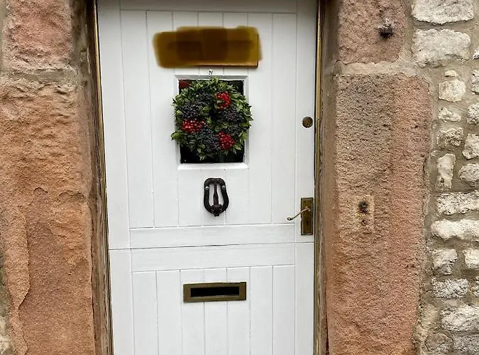 Beautiful Listed 3 Bedroom Cottage With Wood Burner