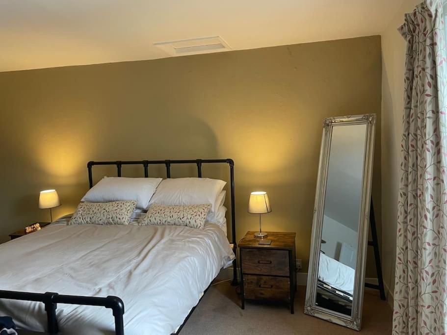 Holiday home Beautiful Listed 3 Bedroom With Wood Burner *